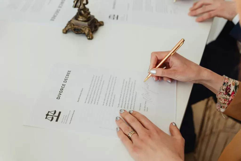 Divorce lawyer cost article